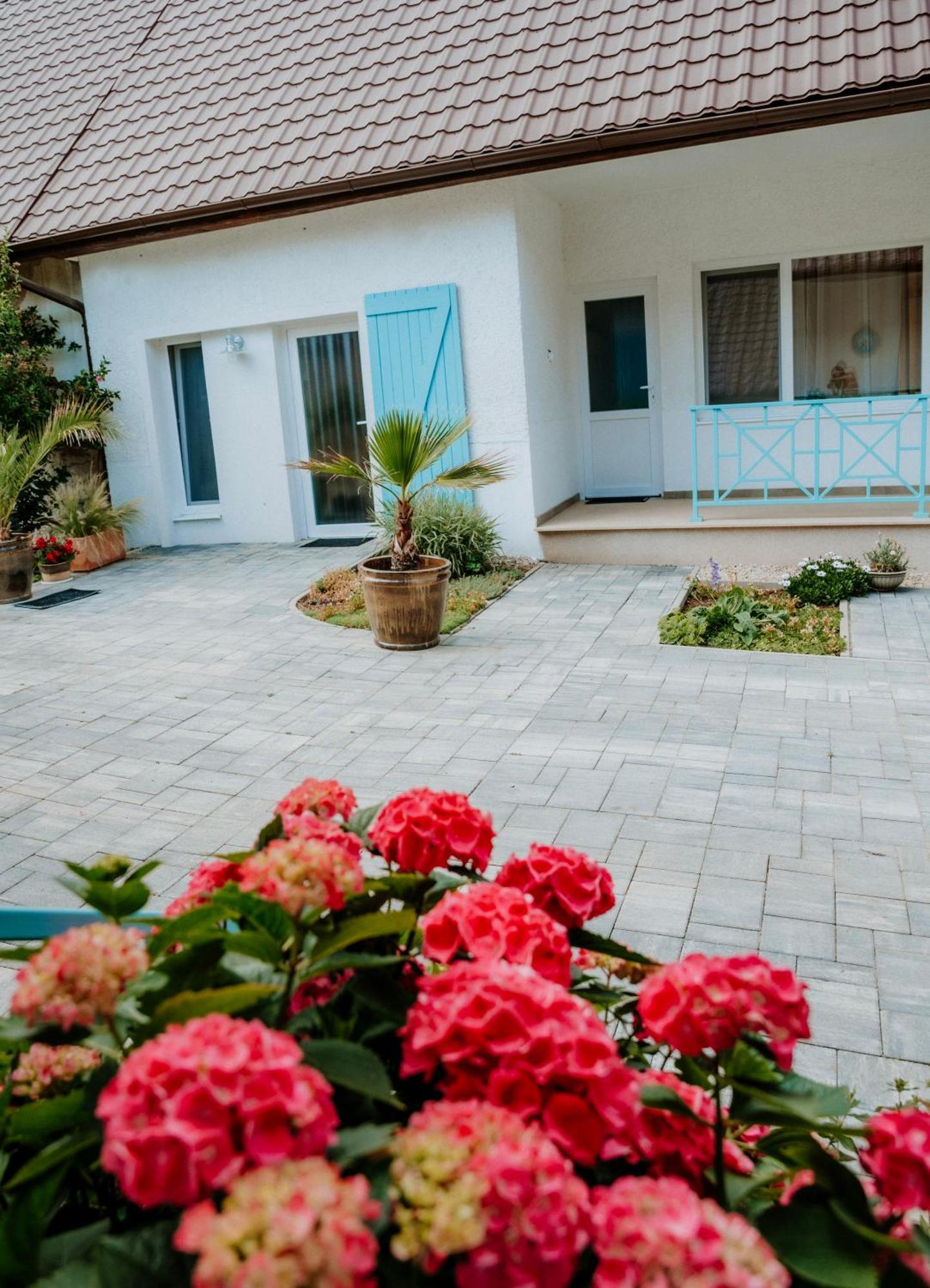 Ako Doma Hotel Poltar Exterior photo